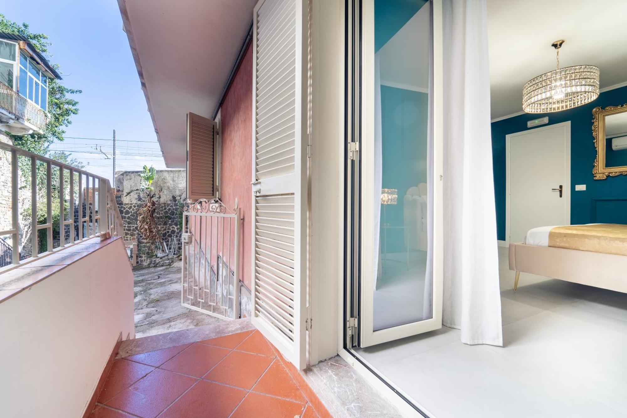 Johnny'S Suites Taormina Beach Bay Εξωτερικό φωτογραφία