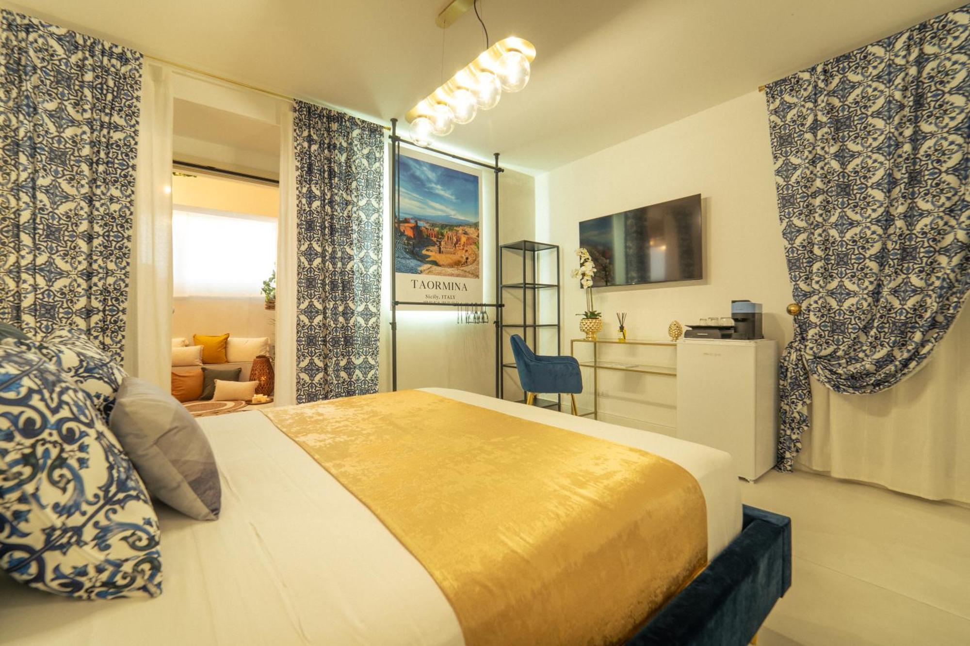 Johnny'S Suites Taormina Beach Bay Εξωτερικό φωτογραφία